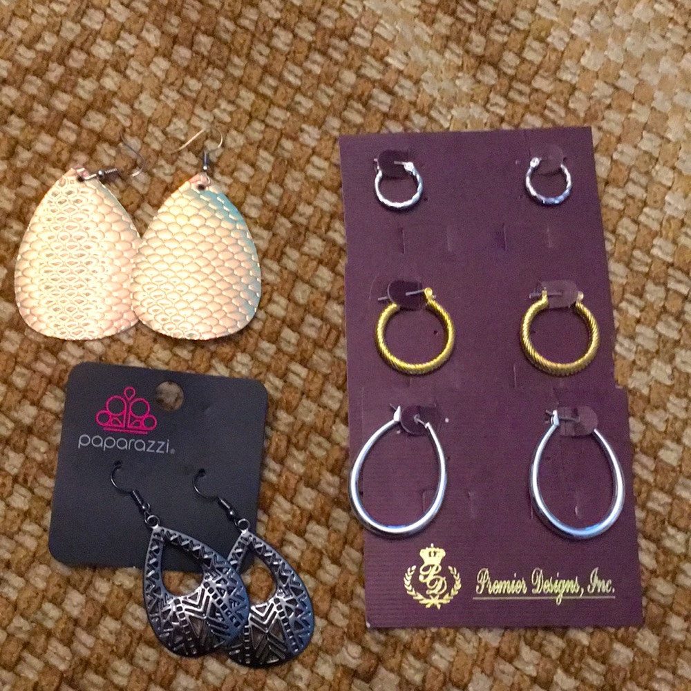 Five pair of earrings, costume jewelry